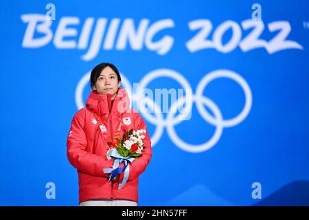 Peking, China. Kredit: MATSUO. 14th. Februar 2022. Miho Takagi (JPN) Eisschnelllauf: Medaillenübergabe der Frauen 500m während der Olympischen Winterspiele 2022 in Peking auf dem Beijing Medal Plaza in Peking, China. Kredit: MATSUO .K/AFLO SPORT/Alamy Live Nachrichten Stockfoto