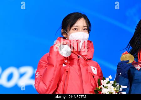 Peking, China. Kredit: MATSUO. 14th. Februar 2022. Miho Takagi (JPN) Eisschnelllauf: Medaillenübergabe der Frauen 500m während der Olympischen Winterspiele 2022 in Peking auf dem Beijing Medal Plaza in Peking, China. Kredit: MATSUO .K/AFLO SPORT/Alamy Live Nachrichten Stockfoto