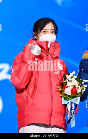 Peking, China. Kredit: MATSUO. 14th. Februar 2022. Miho Takagi (JPN) Eisschnelllauf: Medaillenübergabe der Frauen 500m während der Olympischen Winterspiele 2022 in Peking auf dem Beijing Medal Plaza in Peking, China. Kredit: MATSUO .K/AFLO SPORT/Alamy Live Nachrichten Stockfoto
