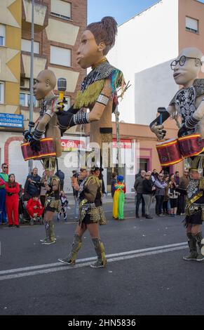 Badajoz, Spanien - 13. Februar 2018: San Roque comparsas Parade. Der Badajoz Karneval wurde zum Fest von internationalem touristischem Interesse erklärt Stockfoto