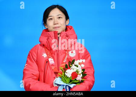 Peking, China. Kredit: MATSUO. 14th. Februar 2022. Miho Takagi (JPN) Eisschnelllauf: Medaillenübergabe der Frauen 500m während der Olympischen Winterspiele 2022 in Peking auf dem Beijing Medal Plaza in Peking, China. Kredit: MATSUO .K/AFLO SPORT/Alamy Live Nachrichten Stockfoto