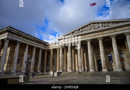 Das British Museum London, Großbritannien. 14. Februar 2022. Die Welt von Stonehenge, die erste große Ausstellung über Stonehenge in Großbritannien und die größte Ausstellung des British Museum der letzten Zeit – vom 17. Februar bis zum 17. Juli 2022. Quelle: Malcolm Park/Alamy Live News. Stockfoto