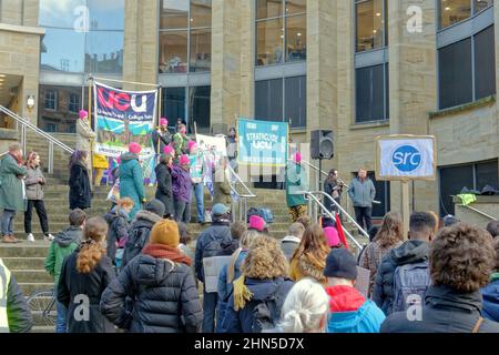 Glasgow, Schottland, Großbritannien 14th. Februar 2022. Hochschulpersonal Kundgebung auf den Stufen der Buchanan Galerien heute . Credit Gerard Ferry/Alamy Live News Stockfoto