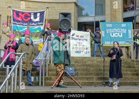 Glasgow, Schottland, Großbritannien 14th. Februar 2022. Hochschulpersonal Kundgebung auf den Stufen der Buchanan Galerien heute . Credit Gerard Ferry/Alamy Live News Stockfoto