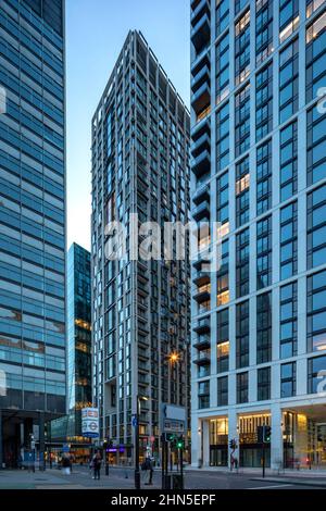 Blick auf den Staub von der Mepham Street. 8-13 Casson Square, London, Großbritannien. Architekt: Patel Taylor Architects, 2022. Stockfoto