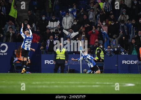 Barcelona, Spanien. 13th. Februar 2022. BARCELONA - 13. FEBRUAR: Darder von RCD Espanyol feiert, nachdem er am 13. Februar 2022 im RCDE-Stadion in Barcelona, Spanien, ein Tor beim Spiel der La Liga zwischen RCD Espanyol und Barcelona erzielt hat. (Foto von Sara Aribó/PxImages) Credit: Px Images/Alamy Live News Stockfoto