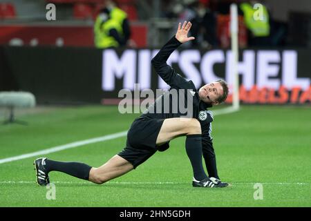 Schiedsrichter Felix BRYCH, beim Aufwärmtraining, Aufwärmen, Fußball 1st Bundesliga, 22nd Spieltag, Bayer 04 Leverkusen (LEV) - VfB Stuttgart (S) 4: 2, am 12th. Februar 2022 in der BayArena Leverkusen/Deutschland. #Die DFL-Vorschriften verbieten die Verwendung von Fotos als Bildsequenzen und/oder quasi-Video # Stockfoto