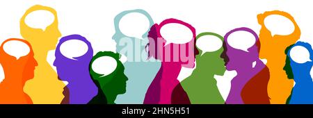 Silhouetten von Menschen mit Sprechblasen als Kommunikations- und Gesellschaftskonzept Stockfoto