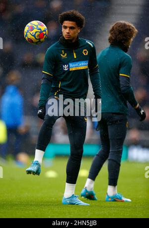 London, England - 13. FEBRUAR: Wolverhampton Wanderers' Ki-Jana Hoever während des Vormatchwarmer während der Premier League zwischen Tottenham Hotspur Stockfoto