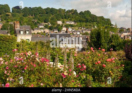 Die Wohngebiete von Honfleur, einem Hafen an der seine-Mündung und touristischer Hotspot der Côte Fleurie in der Normandie, Frankreich Stockfoto