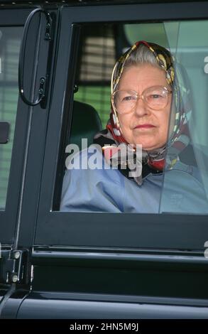 Die Königin sah Prinz Phillip bei Carriage Racing, Royal Windsor Horse Show, Windsor, Berkshire, an. Großbritannien Mai 1991 Stockfoto