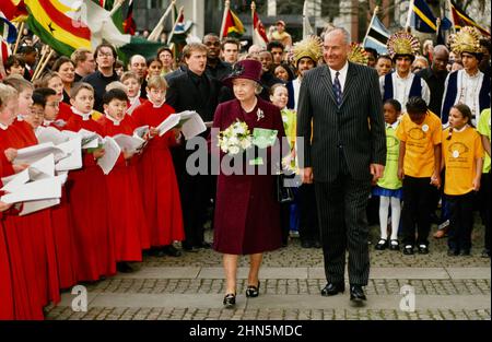 Die Königin, Amed Jones, eine Feier zum Commonwealth Day, Westminster Abbey, London. Großbritannien März 10th 2003 Stockfoto