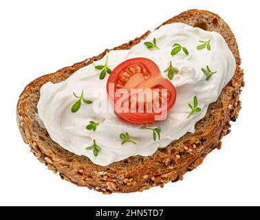 Roggen geröstetes Brot mit Frischkäse isoliert, Draufsicht Stockfoto