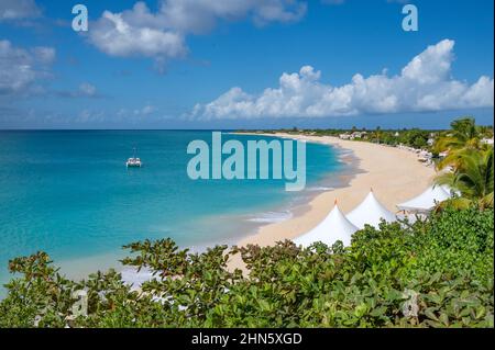 Von der Pointe du Canonnier bis La Sammana ist Baie Longue der größte Strand der karibischen Insel Saint-Martin Stockfoto