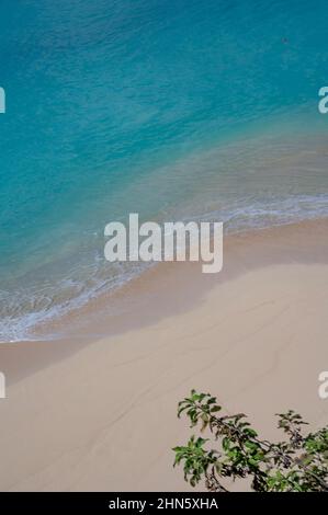 Von der Pointe du Canonnier bis La Sammana ist Baie Longue der größte Strand der karibischen Insel Saint-Martin Stockfoto