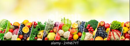 Verschiedene Obst- und Gemüsesorten trennten schräge Linien auf grünem Hintergrund. Stockfoto
