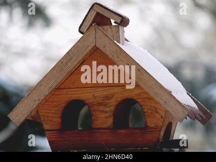 Holz- Bird Feeder Stockfoto