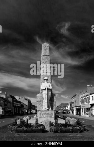 Das Kriegsdenkmal in Broad Street, March Town, Cambridgeshire; England, Großbritannien Stockfoto