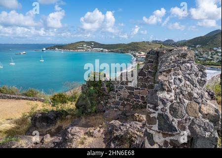 Der Blick von Fort Louis, errichtet zum Schutz von Marigot, der Hauptstadt des französischen Teils von Saint-Martin / Sint Maarten Stockfoto