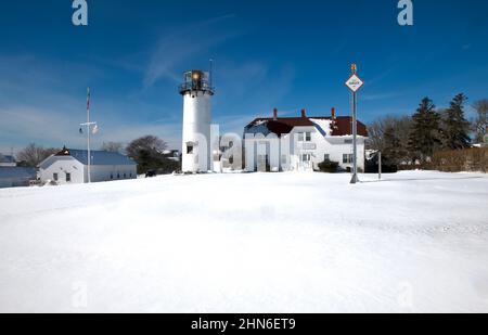 Chatham Light und US Coast Guard Station, gegründet 1808 - heute Turm 1877. Ursprünglich Twin Lights genannt. Ein Turm wurde nach Nauset am Kap C entfernt Stockfoto