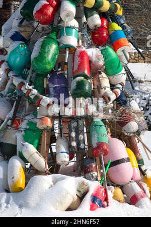 Ein Weihnachtsbaum aus Hummerbojen in Chatham, Massachusetts, USA Stockfoto