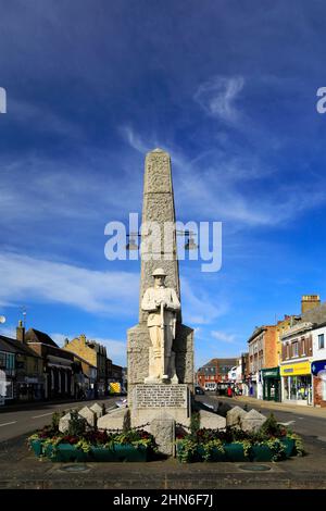 Das Kriegsdenkmal in Broad Street, March Town, Cambridgeshire; England, Großbritannien Stockfoto