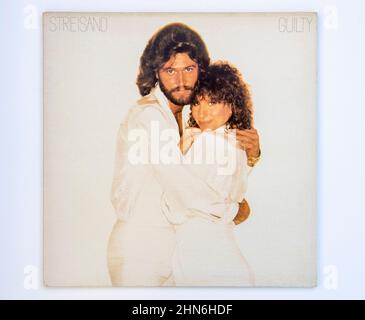 LP-Cover von Guilty, dem Studioalbum von Barbra Streisand aus dem Jahr 22nd, das 1980 veröffentlicht wurde. Stockfoto