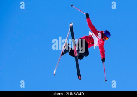 Zhangjiakou, China 20220214.die Freestyle-Skifahrerin Eileen Gu aus China ging im Slopestyle mit einem 3rd. Platz in der Qualifikation in Zhangjiakou während der Olympischen Winterspiele in Peking 2022 ins Finale. Foto: Heiko Junge / NTB Stockfoto