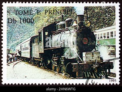 SAO TOME UND PRINCIPE - UM 1995: Eine in Sao Tome und Principe gedruckte Marke zeigt Dampflokomotive, um 1995 Stockfoto