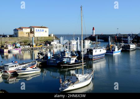 FRANKREICH. CHARENTE-MARITIME (17). INSEL OLERON. LA COTINIERE IST DER WICHTIGSTE FISCHEREIHAFEN VON CHARENTE-MARITIME. Stockfoto