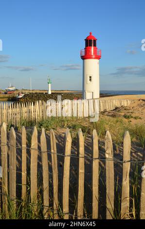 FRANKREICH. CHARENTE-MARITIME (17). INSEL OLERON. LA COTINIERE. DER HAUPTTURM DES HAFENS. Stockfoto