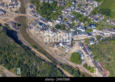 Luftaufnahme, überflutetes Gebiet an der Ahr in Altenahr, Ahrflut, Ahrtal, Rheinland-Pfalz, Deutschland, Ahr-Hochwasser, Altenahr, DE, Europa, f Stockfoto