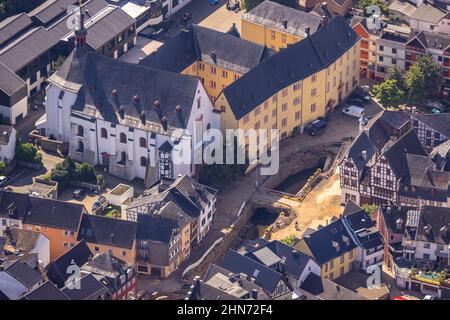 LAERIERIERIALansicht, historische Altstadt mit St. Donatus Jesuitenkirche und St. Michael-Gymnasium und zerstörter Uferbereich der Erft nach Erftflut in Bad M Stockfoto