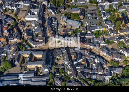 Luftaufnahme, historische Altstadt mit St. Donatus Jesuitenkirche und St. Michael's Gymnasium sowie Stiftskirche St. Chrysanthus und Daria Stockfoto