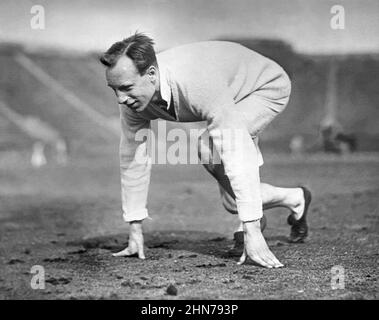 Eric Liddell (1902-1945), britischer Meisterläufer und Rekordhalter, im April 1924 nach der Ankündigung, dass er nicht an der 100-Meter-Olympiade teilnehmen würde, weil die Testläufe für einen Sonntag (6. Juli) geplant waren und er sich am Sabbat weder der Arbeit noch dem Spielen hingeben würde. Liddell gewann in diesem Jahr beim 400-Meter-Rennen bei den Olympischen Sommerspielen 1924 in Paris am 11. Juli Gold. Im folgenden Jahr ging Liddell, ein frommer Christ, als Missionar nach China. Neben zwei Furloughs in Schottland blieb er bis zu seinem Tod in einem japanischen zivilen Internierungslager im Jahr 1945 in China. Stockfoto