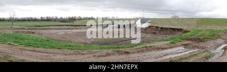 Massive Schäden am Hochwasser-Schutzdamm Horchheim, ein halbes Jahr nach der Flutkatastrohe im Juli 2021 noch nicht behoben, Nordrhein-Westfalen, DEU Stockfoto