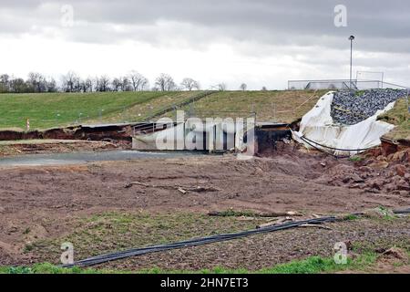 Massive Schäden am Hochwasser-Schutzdamm Horchheim, ein halbes Jahr nach der Flutkatastrohe im Juli 2021 noch nicht behoben, Nordrhein-Westfalen, DEU Stockfoto