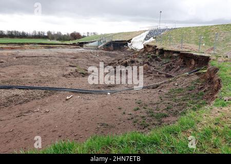 Massive Schäden am Hochwasser-Schutzdamm Horchheim, ein halbes Jahr nach der Flutkatastrohe im Juli 2021 noch nicht behoben, Nordrhein-Westfalen, DEU Stockfoto