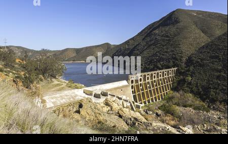 Hydroelektrischer Multiple Arch Concrete Dam Lake Hodges Aerial Blick vom San Dieguito River Park. Escondido, San Diego County Southern California Stockfoto