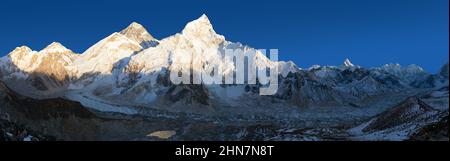 Abends Panoramablick auf den Mount Everest von Kala Patthar - Weg zum Mount Everest Basislager, Sagarmatha Nationalpark, Khumbu Tal, Nepal Stockfoto