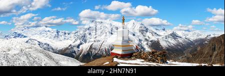 Panoramablick auf Annapurna 2 II, Annapurna 3 III, Ganggapurna, Khangsar Kang und den Tilicho-Gipfel, Annapurna reichen von Ice Lake, Weg zu Thorung La Pass Stockfoto