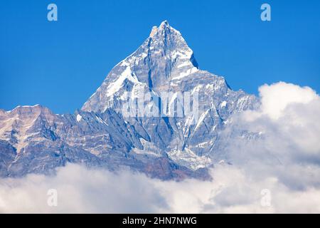 Blaue Ansicht des Mount Machhapuchhre, Annapurna Gebiet, Nepal himalaya Berge Stockfoto