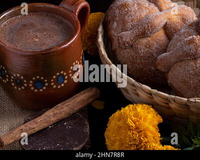 Totes Brot mit Schokolade, mexikanisches Essen, Traditionen und Bräuche. Stockfoto