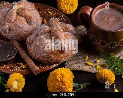 Totes Brot mit Schokolade, mexikanisches Essen, Traditionen und Bräuche. Stockfoto
