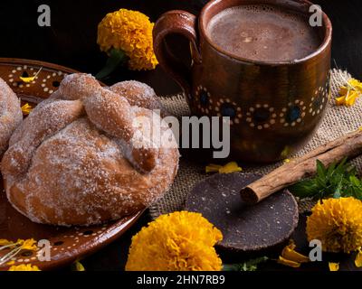 Totes Brot mit Schokolade, mexikanisches Essen, Traditionen und Bräuche. Stockfoto