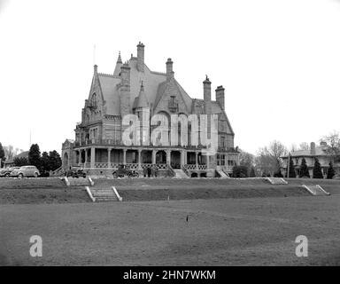 Vintage Schwarz-Weiß-Fotografie ca. 1943 der viktorianischen Ära Craigdarroch Castle, einem schottischen Baronial Herrenhaus in Victoria, British Columbia, Kanada Stockfoto