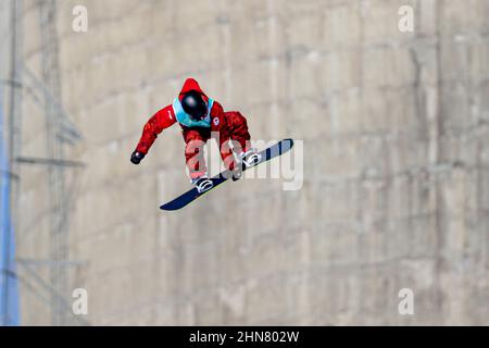 ZHANGJIAKOU, CHINA - 15. FEBRUAR: Laurie Blouin aus Kanada tritt am 15. Februar 2022 im Genting Snow Park P & X Stadium in Zhangjiakou, China, beim Big Air Finale während der Olympischen Spiele 2022 in Peking an (Foto von Iris van den Broek/Orange Picics) NOCNSF Stockfoto