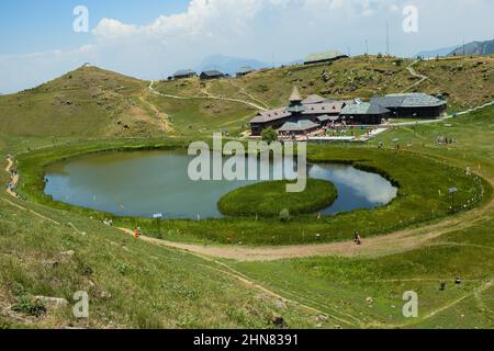 Die schönsten natürlichen Orte in Indien. Schöner prashar rishi Tempel in himachal pradesh Stockfoto