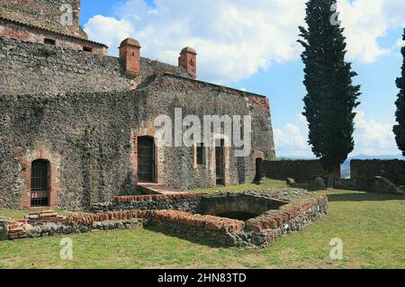 Schloss Hostaric in der Region La Selva Provinz Gerona, Katalonien, Spanien Stockfoto