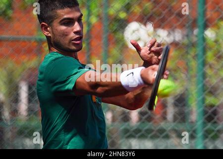RIO DE JANEIRO, BRASILIEN, 02/13/2022: Spanisch Carlos Alcaraz Ausbildung in Rio de Janeiro. Der Spieler ist derzeit auf Platz 29th und ist einer der Favoriten für die Rio Open 2022, ATP 500 in der Stadt Rio de Janeiro statt. Foto von Bruno Alencastro/ABACAPRESS.COM Stockfoto
